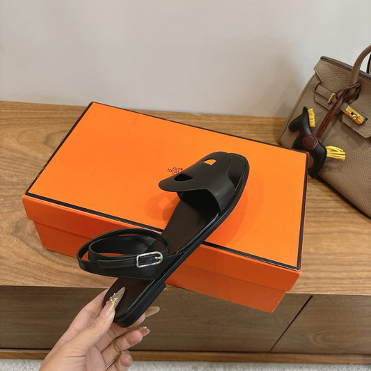 HM 26ss Flat Sandal Black Calfskin 638412