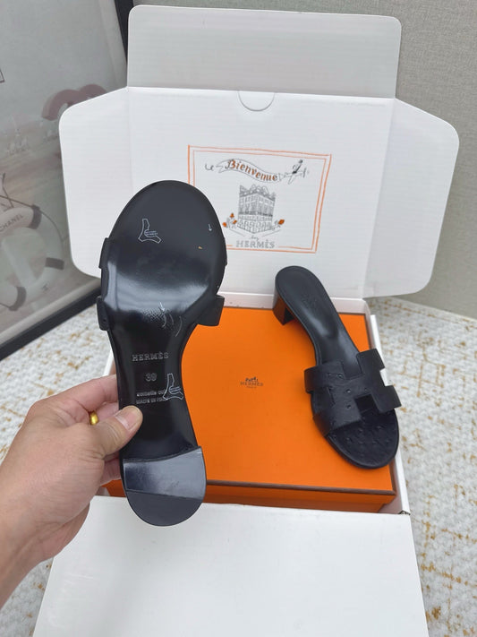 HM 26ss Oran Sandals 50 Black Ostrich Leather 625122