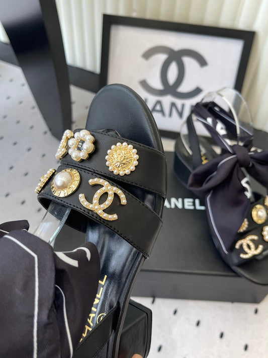 CC 26s Sandals 55 Black Sheepskin Mixed Gold Charm 650082