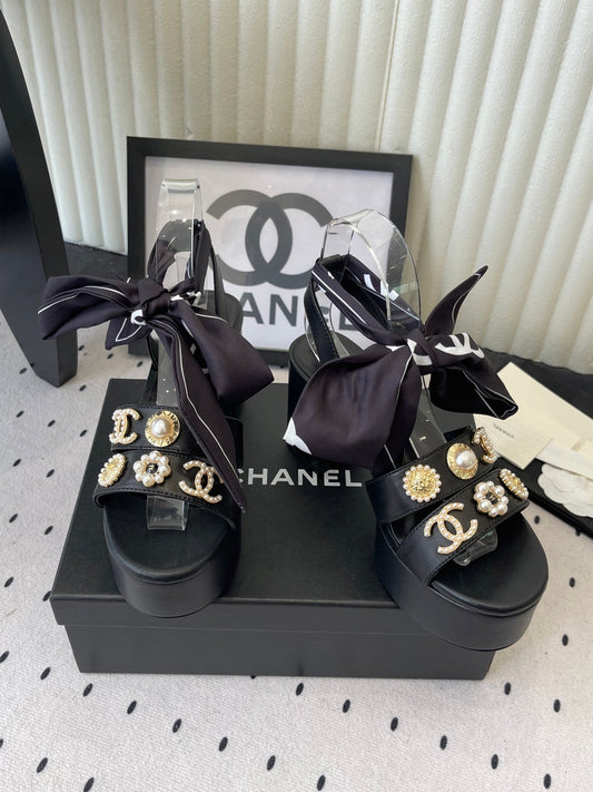 CC 26s Platform Sandals 75 Black Sheepskin Mixed Gold Charm 650091