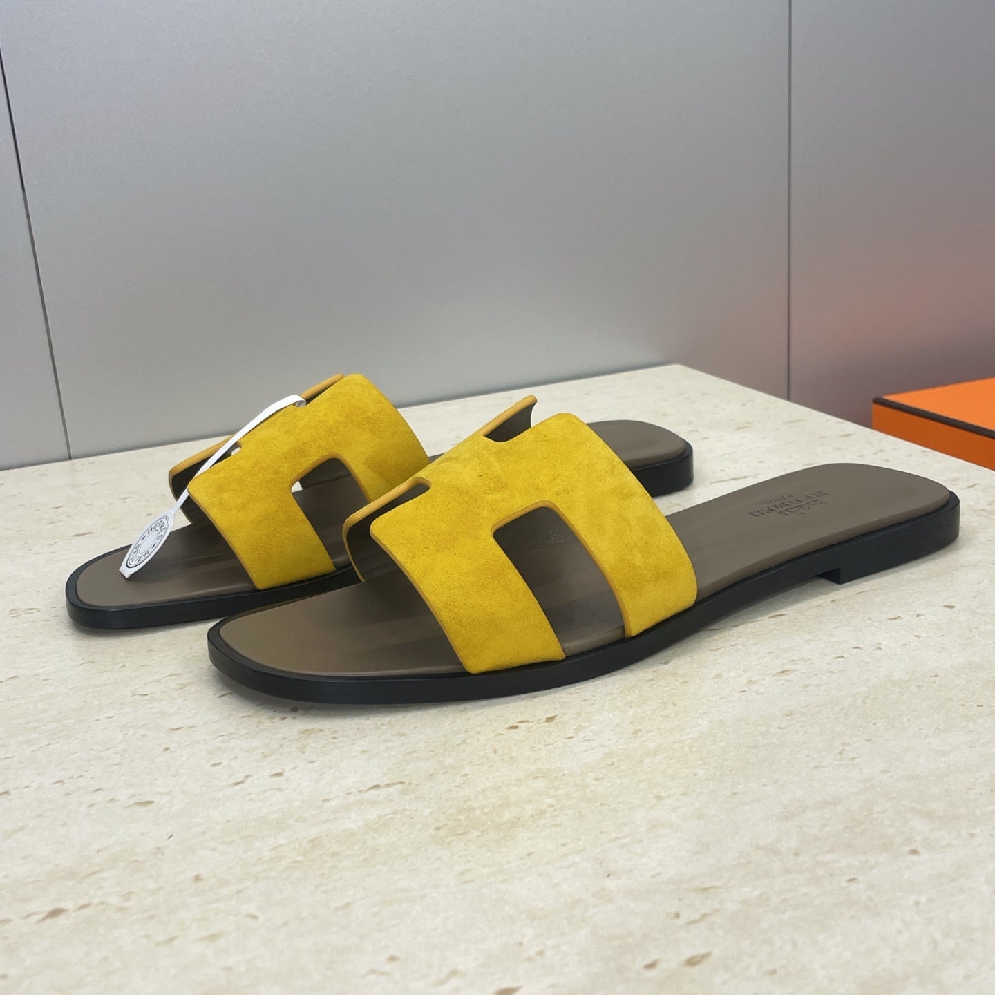 HM 26ss Oran Sandals Brown Yellow Suede Cowhide 607209