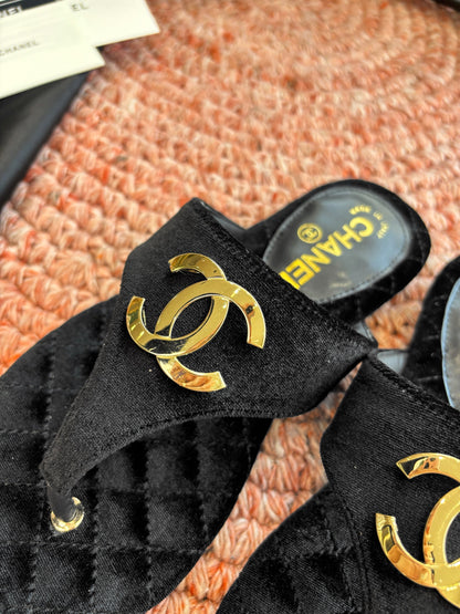 CC 26s Thong Sandals Black Suede Leather 648262