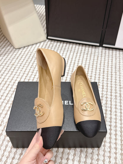 CC 26s Slip-on Flat Beige Black Calfskin 632343