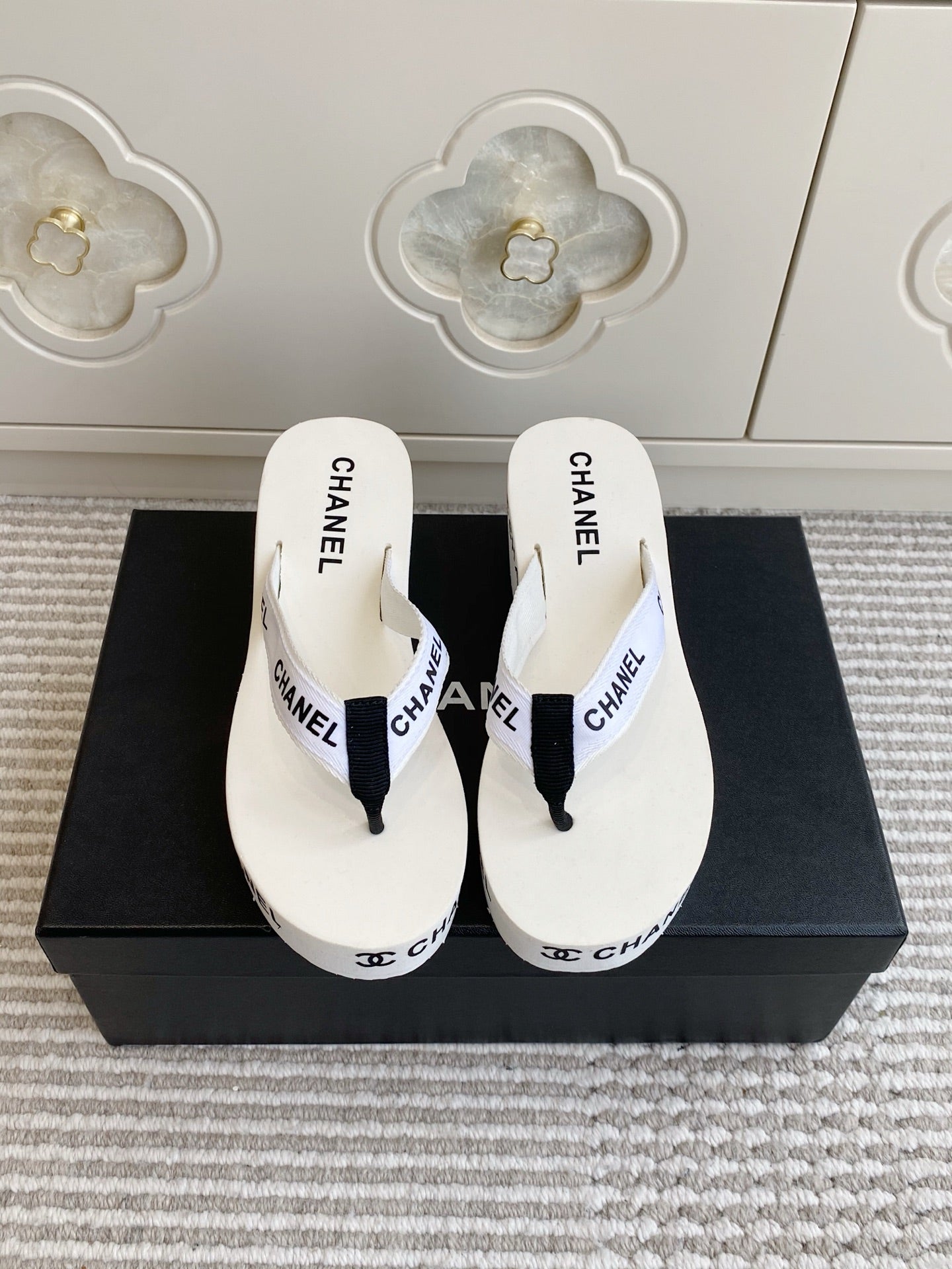 CC 26s Thong Sandals 65 White Rubber Leather 647673