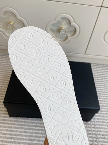 CC 26s Thong Sandals 65 White Rubber Leather 647673