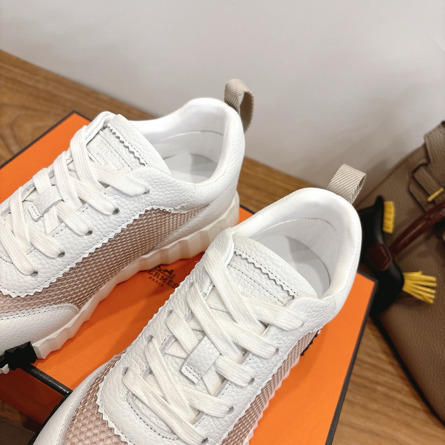 HM 26ss Sneakers White Beige Cowhide  Fabric 638565
