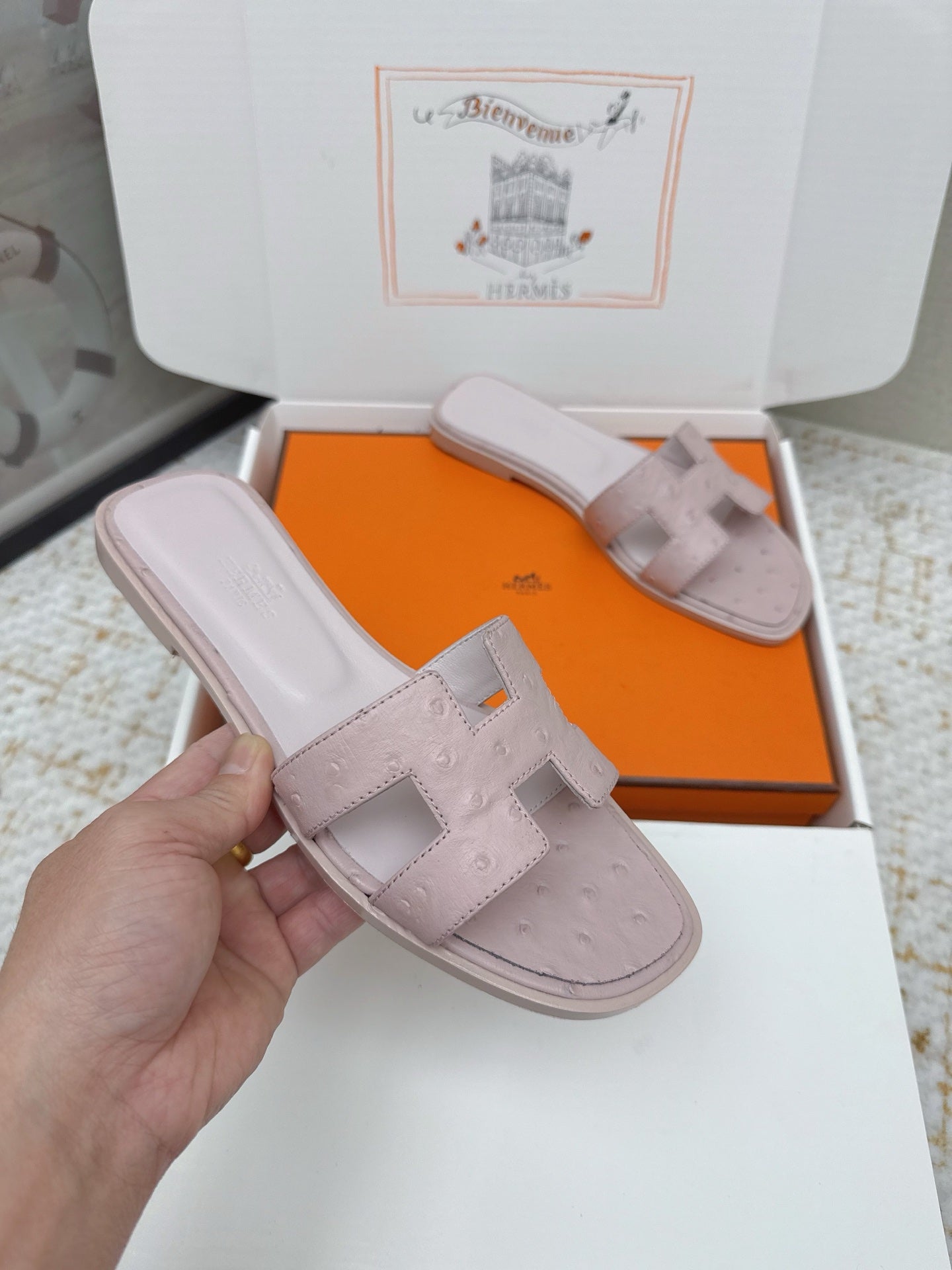HM 26ss Oran Sandals Rose Nude Ostrich Leather 625099