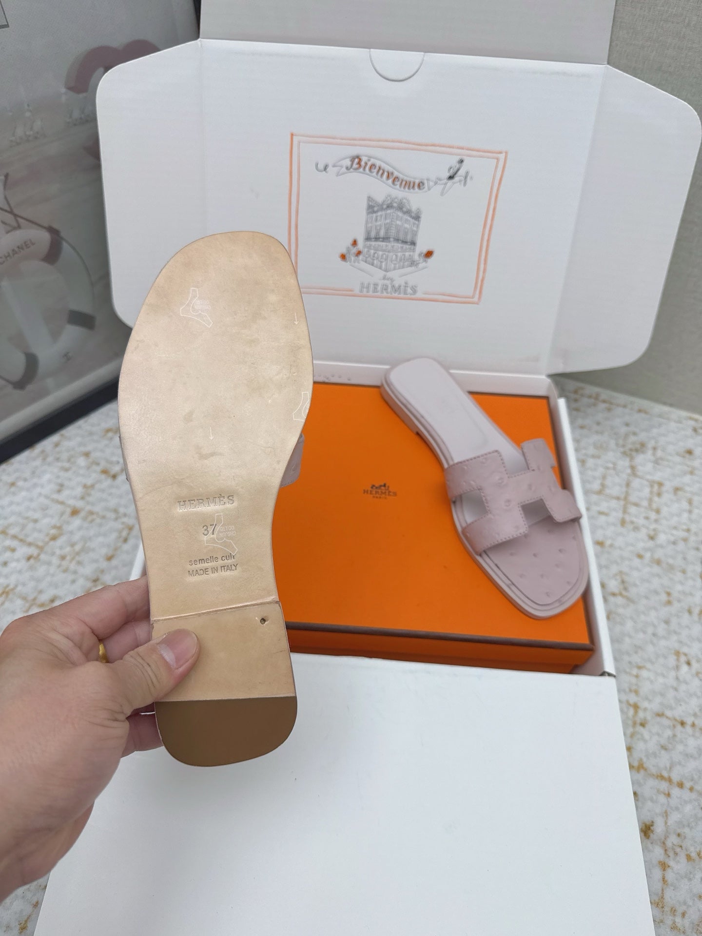 HM 26ss Oran Sandals Rose Nude Ostrich Leather 625099