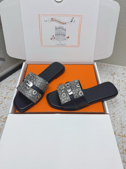 HM 26ss Slippers Gray Black Cowhide Sliver Buckle 625154