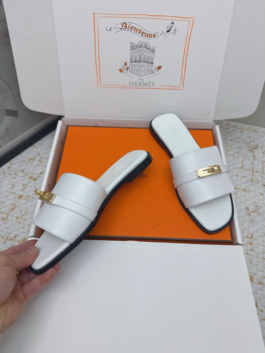 HM 26ss Oasis Sandals White Sheepskin Gold Buckle 625159