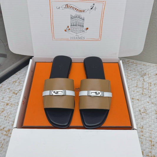 HM 26ss Oasis Sandals Tan Beige Sheepskin Sliver Buckle 625171