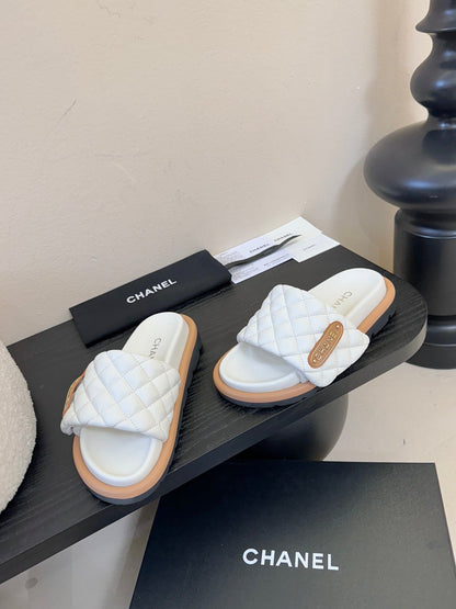 CC 26s Slippers White Beige Sheepskin 627171