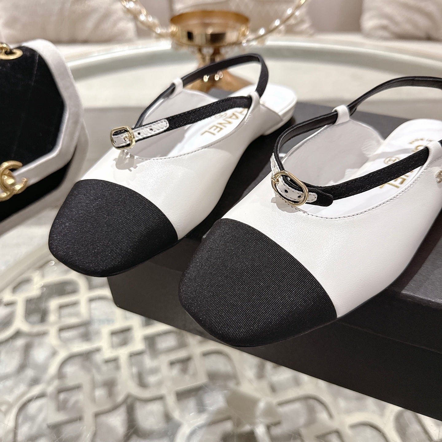 CC 26s Mary Jane White Black Sheepskin 627039