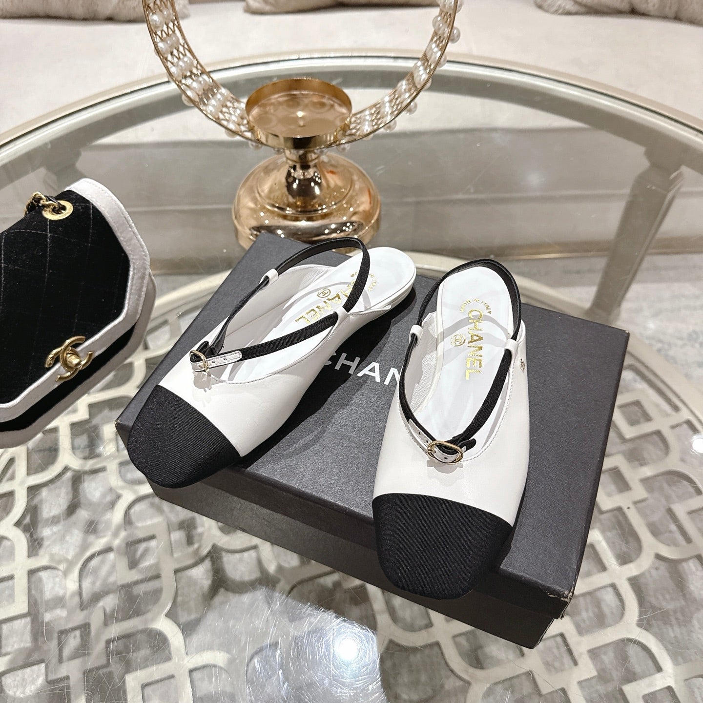 CC 26s Mary Jane White Black Sheepskin 627039