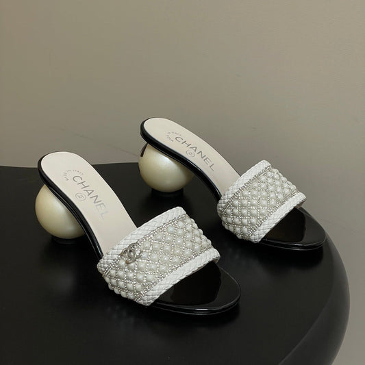 CC 26s Pearl Sandals 70 White Patent Leather 649539