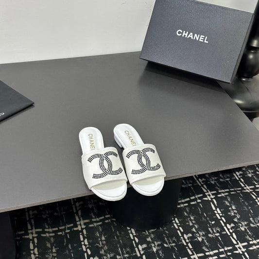 CC 2026 Slippers White Canvas Sheepskin 668148