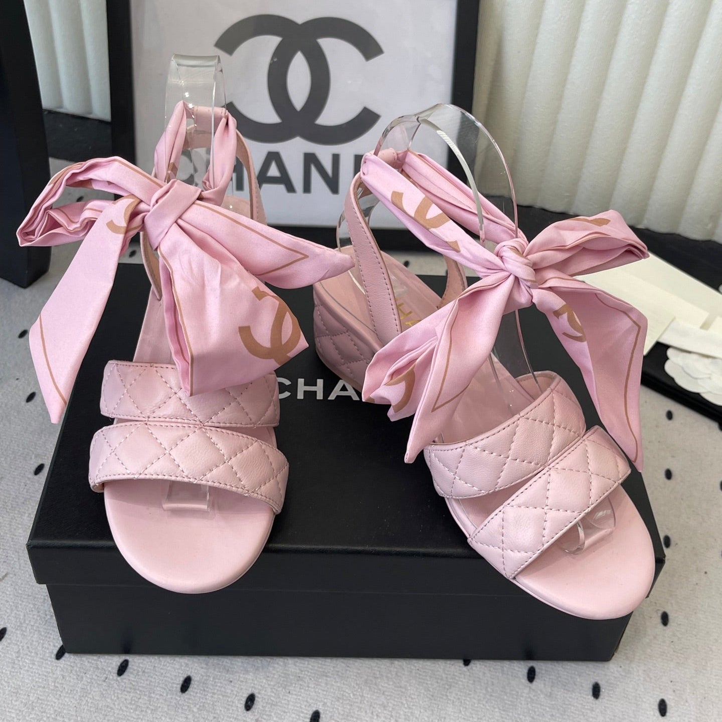 CC 26s Sandals 55 Black Sheepskin 650078