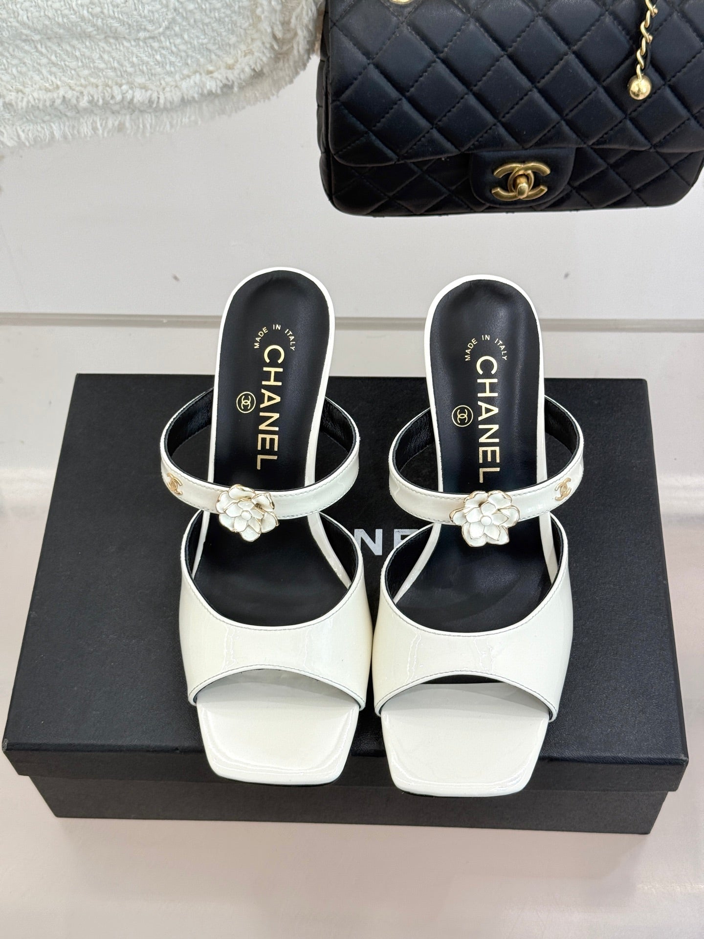 CC 26s High Heeled Sandals White Patent Leather 643032
