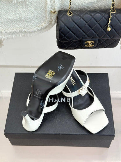 CC 26s High Heeled Sandals White Patent Leather 643032