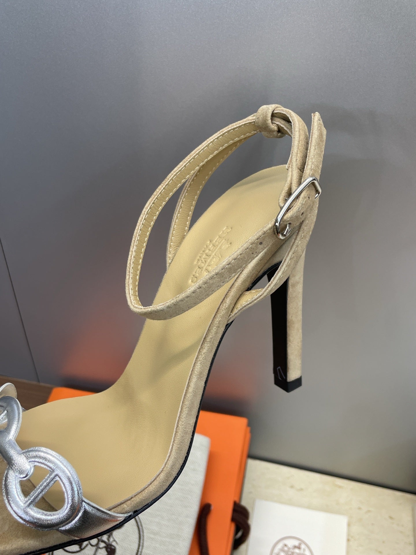 HM 26ss Pig-Nose Sandals  105 Beige Suede Leather 607081