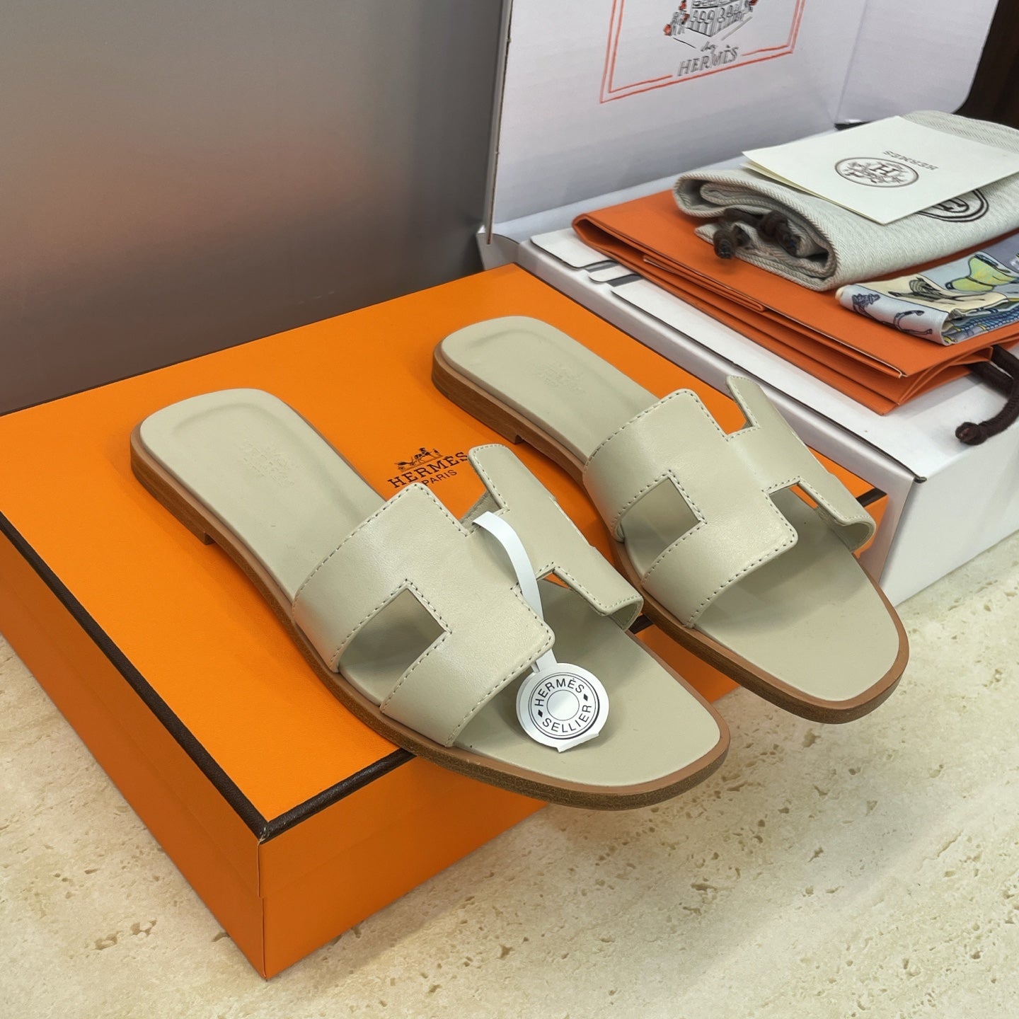 HM 26ss Oran Sandals Light Beige Calfskin 607225